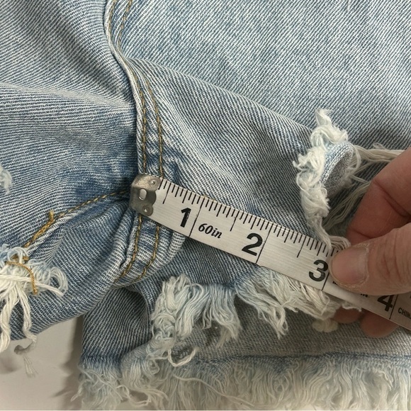 NWT Missguided High Rise Distressed Light Wash Denim Shorts - Picture 16 of 16